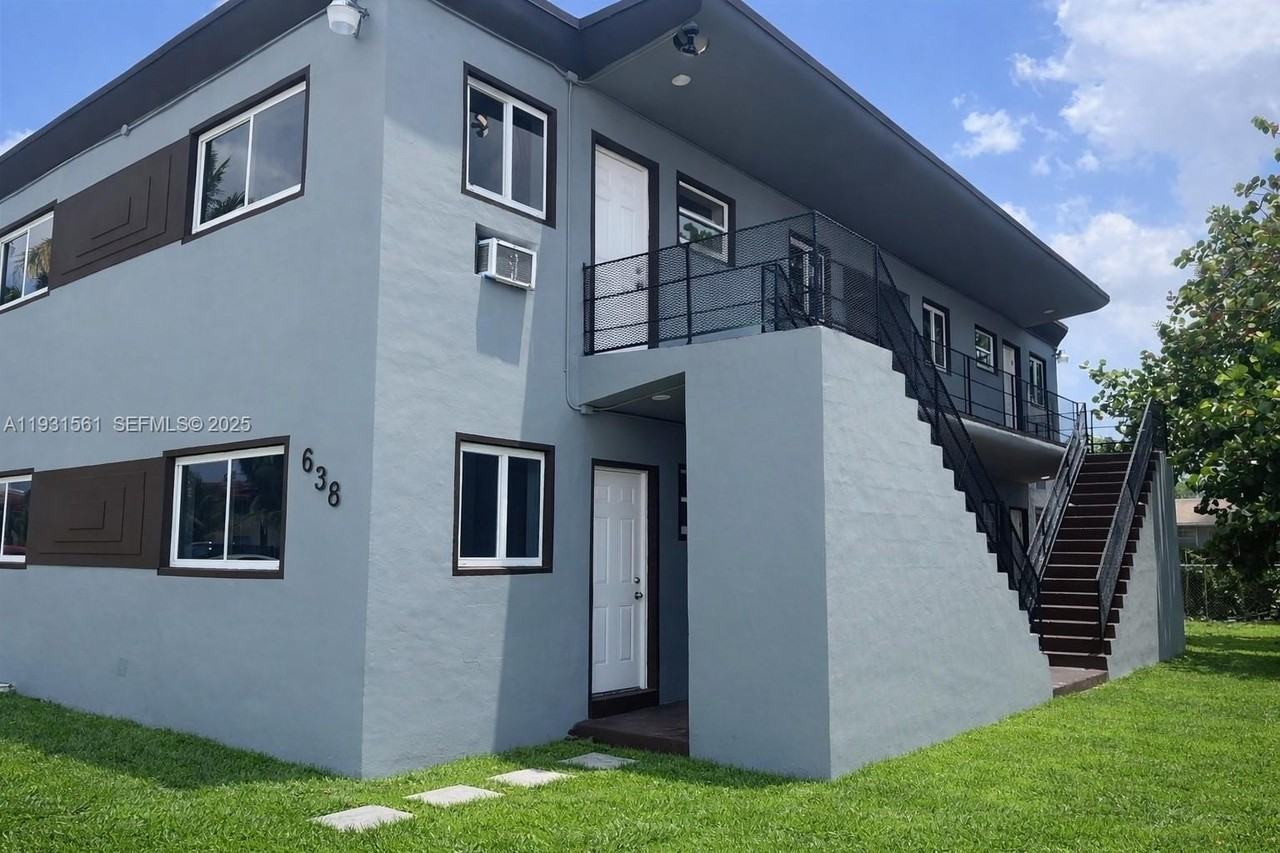 638 Ne 166th St #4 - Photo 5 of 5