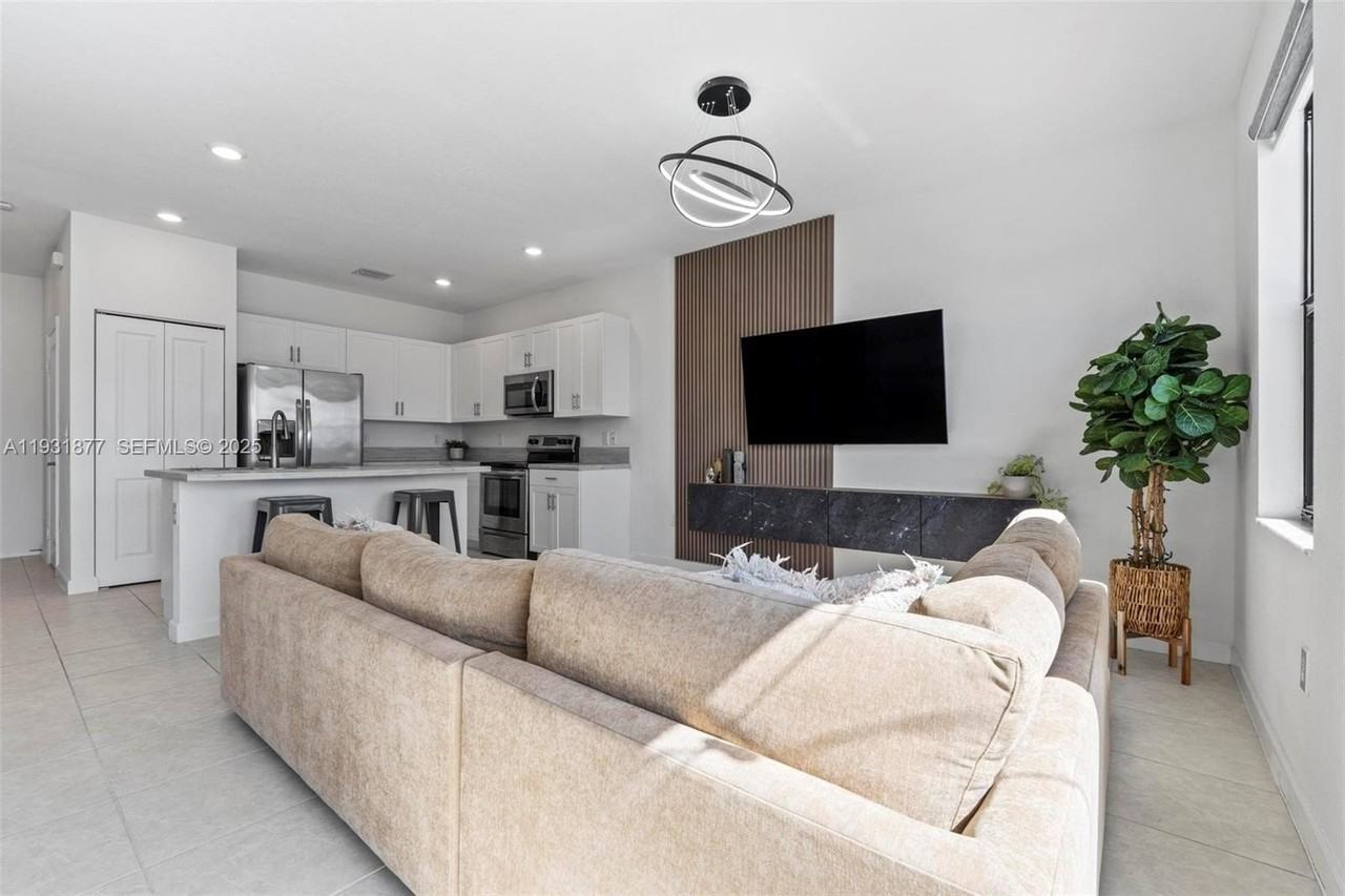 20544 Ne 5th Pl #0 - Photo 7 of 21