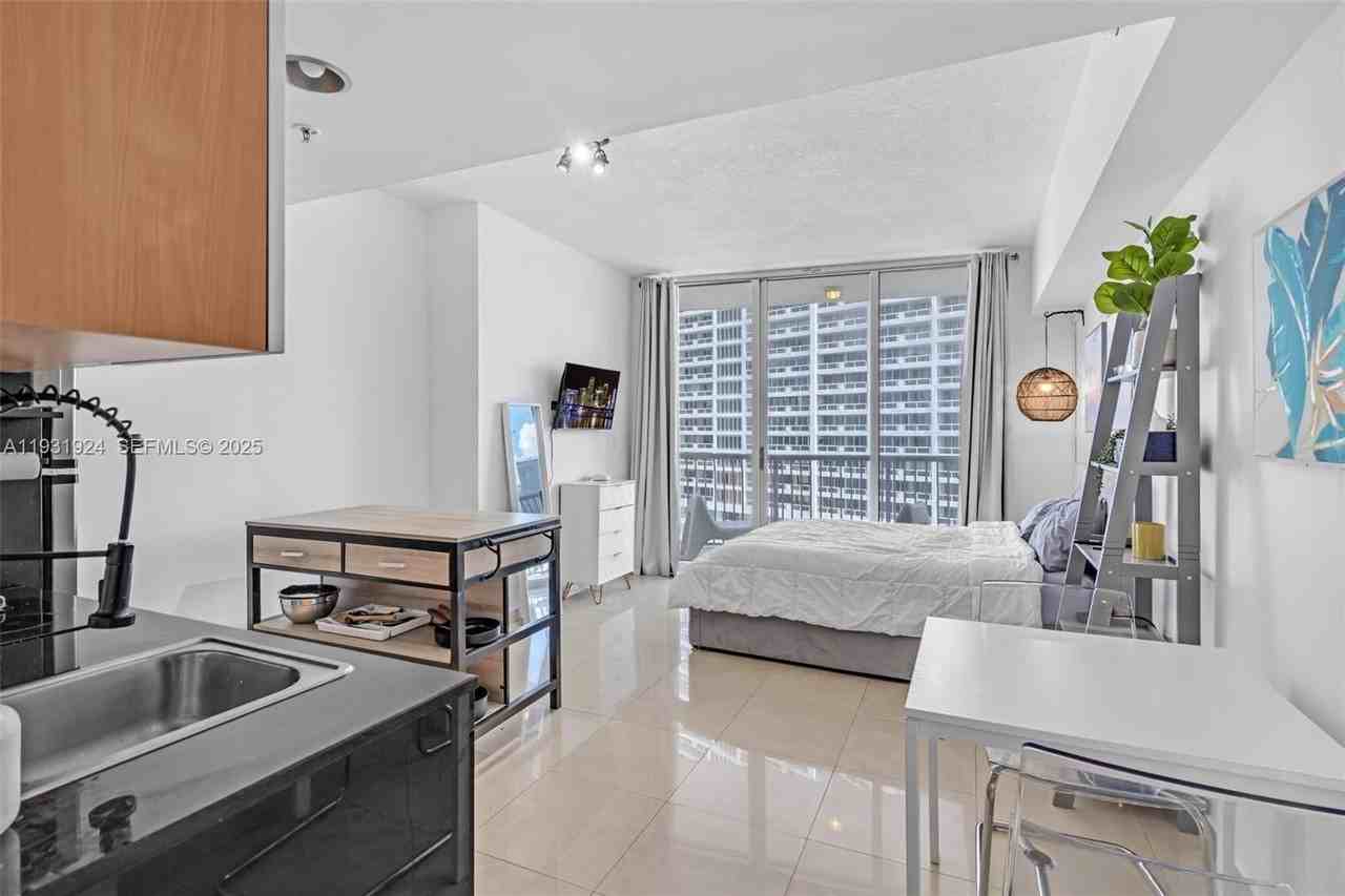 1750 N Bayshore Dr #1204 - Photo 4 of 30