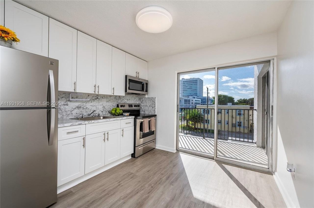 444 Sw 27th Ave #37 - Photo 4 of 18