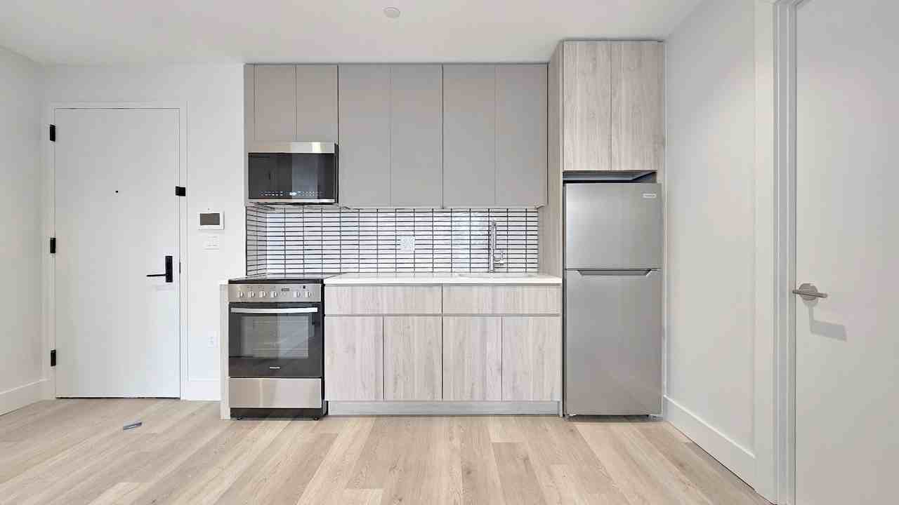 91 Bruckner Blvd - Photo 3 of 19