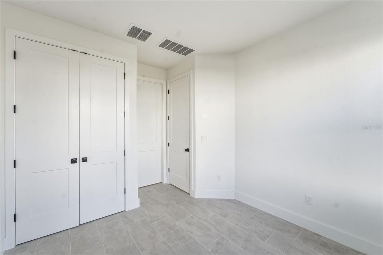 15058 Grove Lake Dr - Photo 4 of 28