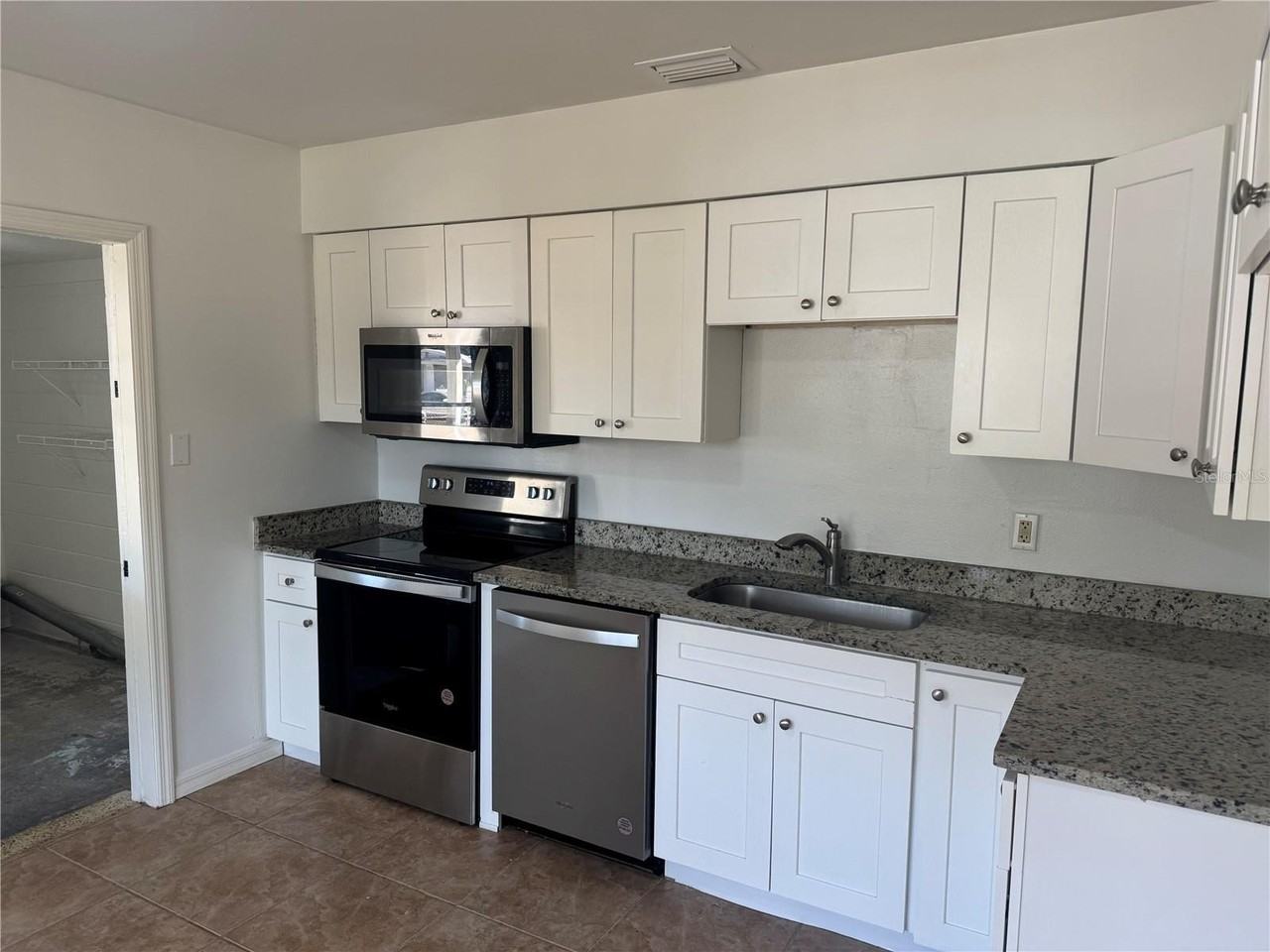 10935 N 14th St - Photo 5 of 23