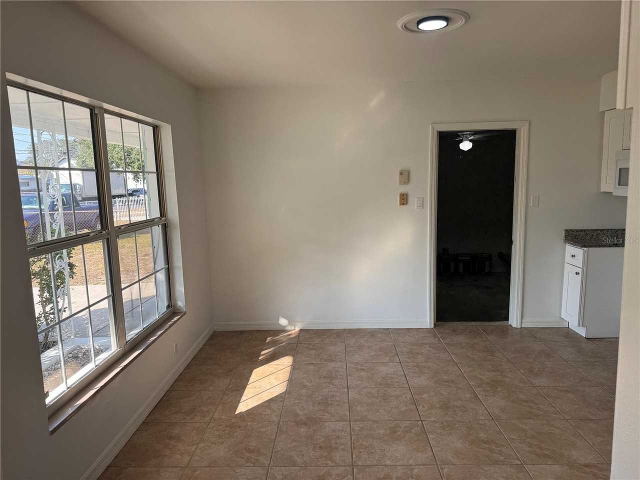 10935 N 14th St - Photo 6 of 23