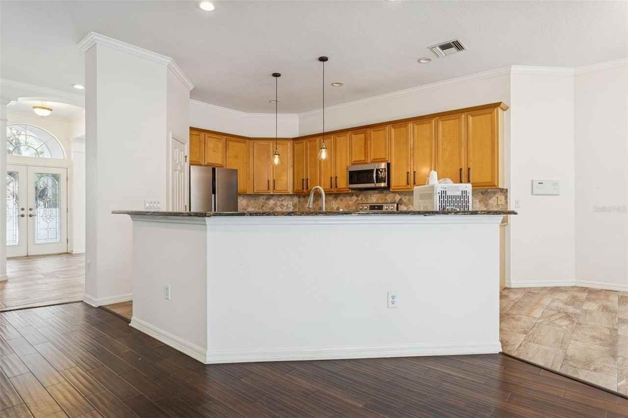 5206 Reflections Blvd - Photo 7 of 25