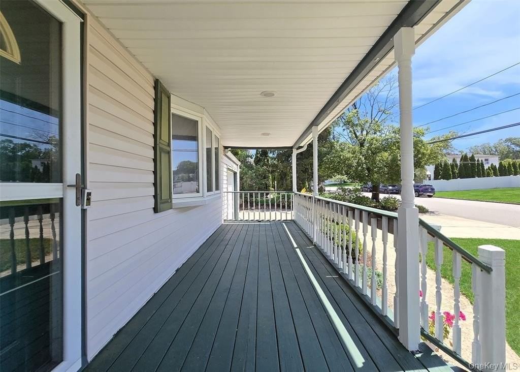 73 Peconic St - Photo 2 of 18