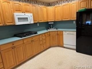 73 Peconic St - Photo 5 of 18