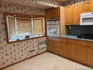 73 Peconic St - Photo 6 of 18