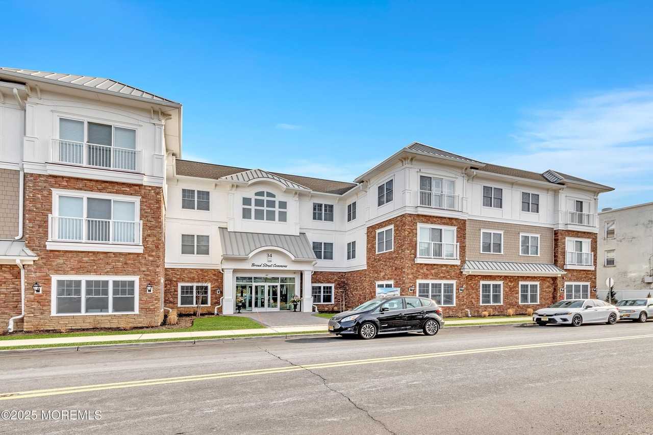 34 Broad St Unit 206 #206 - Photo 3 of 32