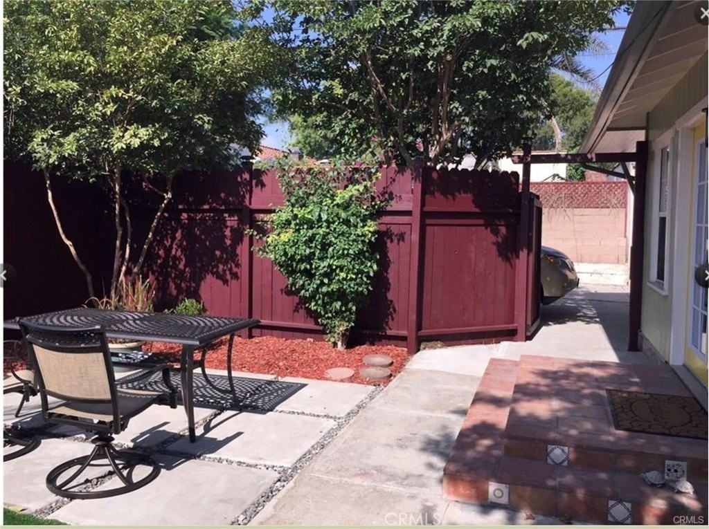 3577 Gundry Ave - Photo 4 of 42