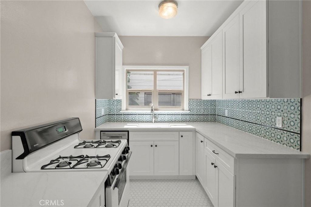 1142 Bennett Ave - Photo 2 of 23