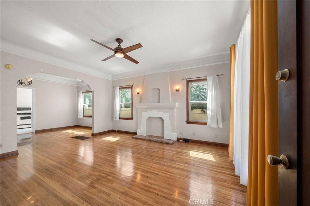 1142 Bennett Ave - Photo 4 of 23