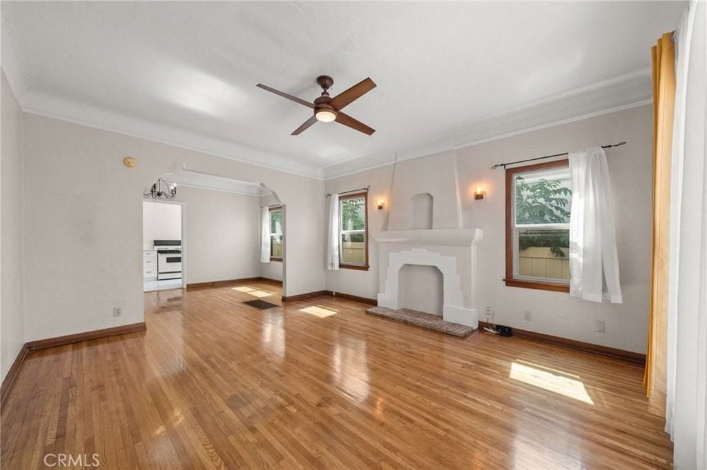 1142 Bennett Ave - Photo 7 of 23