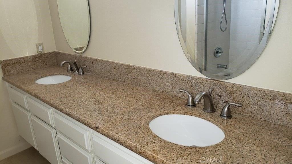 26078 Redbluff Dr - Photo 6 of 9