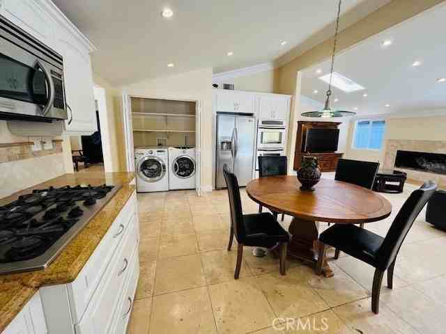 6201 Corbin Ave - Photo 4 of 50