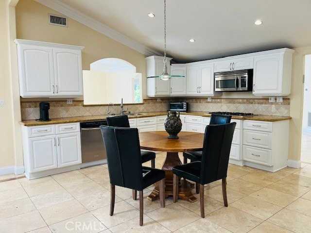 6201 Corbin Ave - Photo 7 of 50