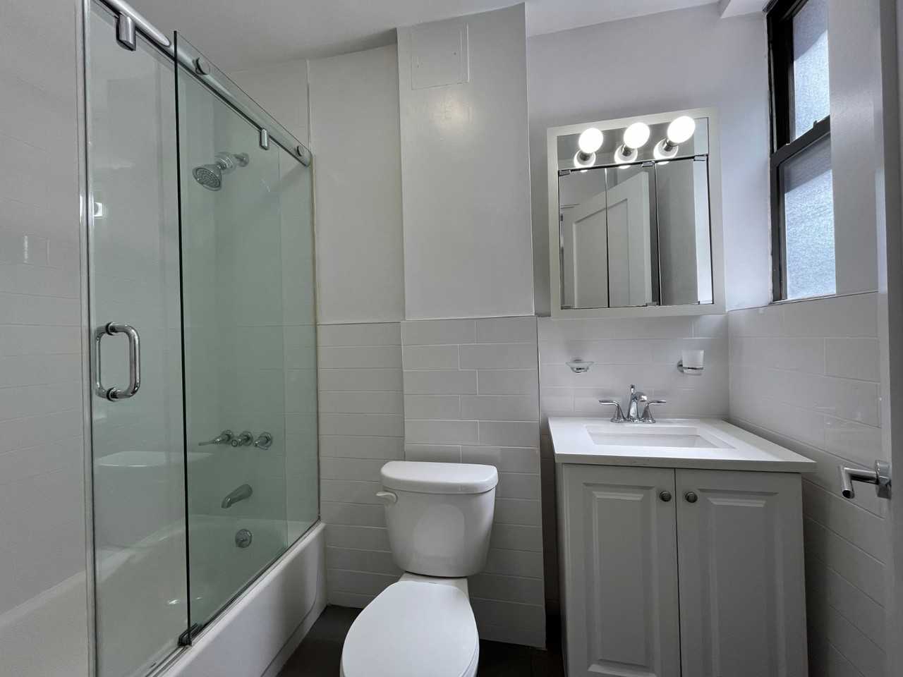 E 46th St #8C - Photo 7 of 8