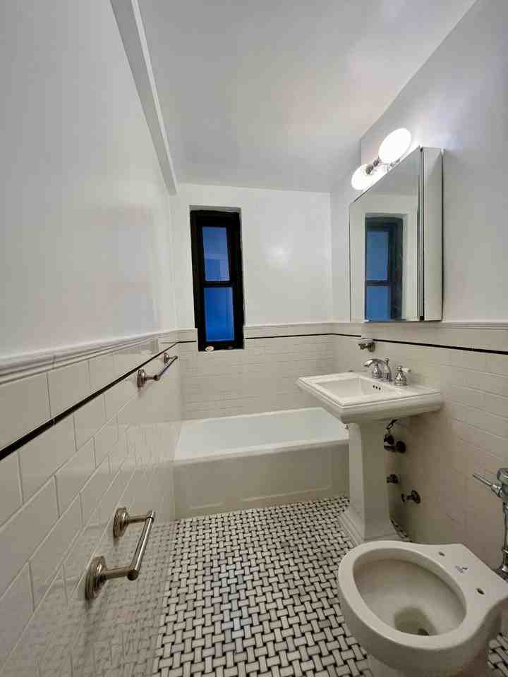 E 56th St #8K - Photo 7 of 8