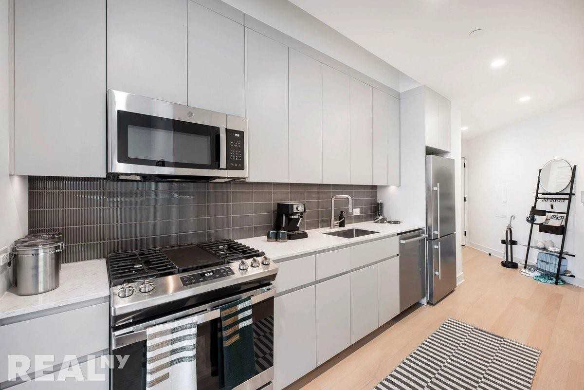 Court Sq #18A - Photo 2 of 15