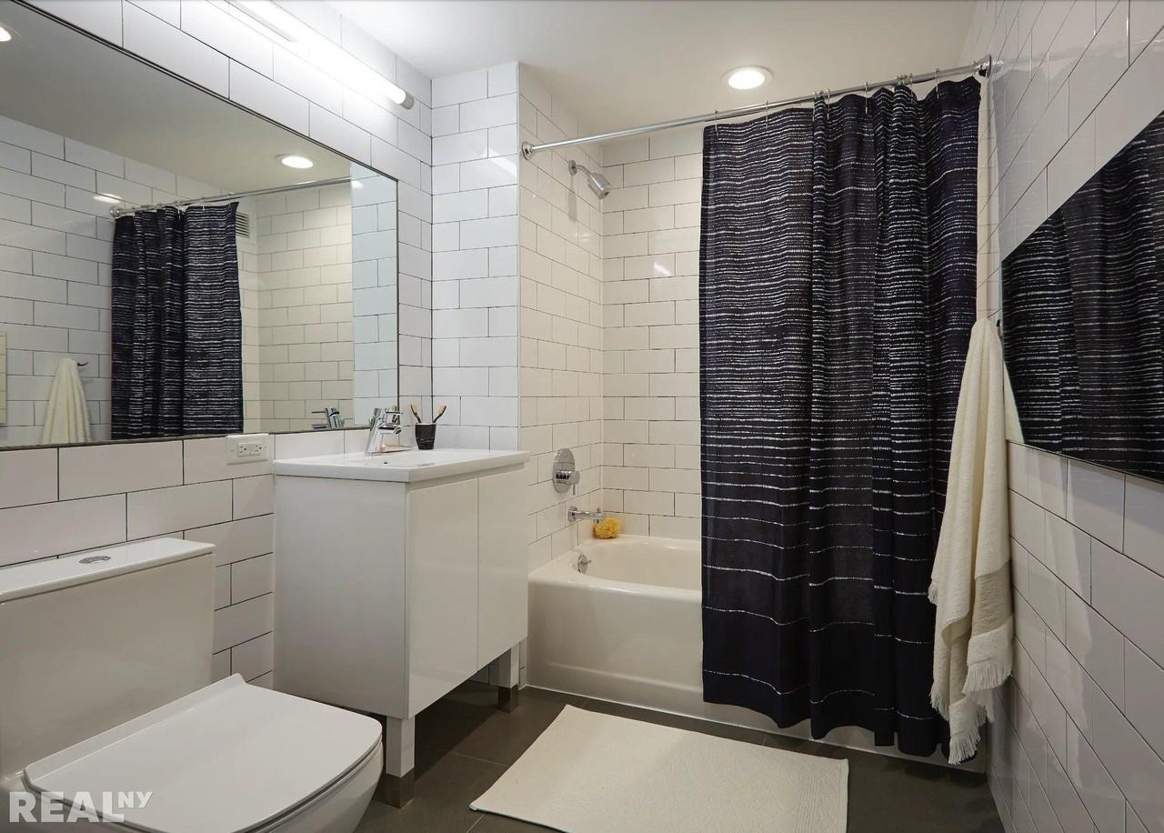 E Houston St #9C - Photo 3 of 9