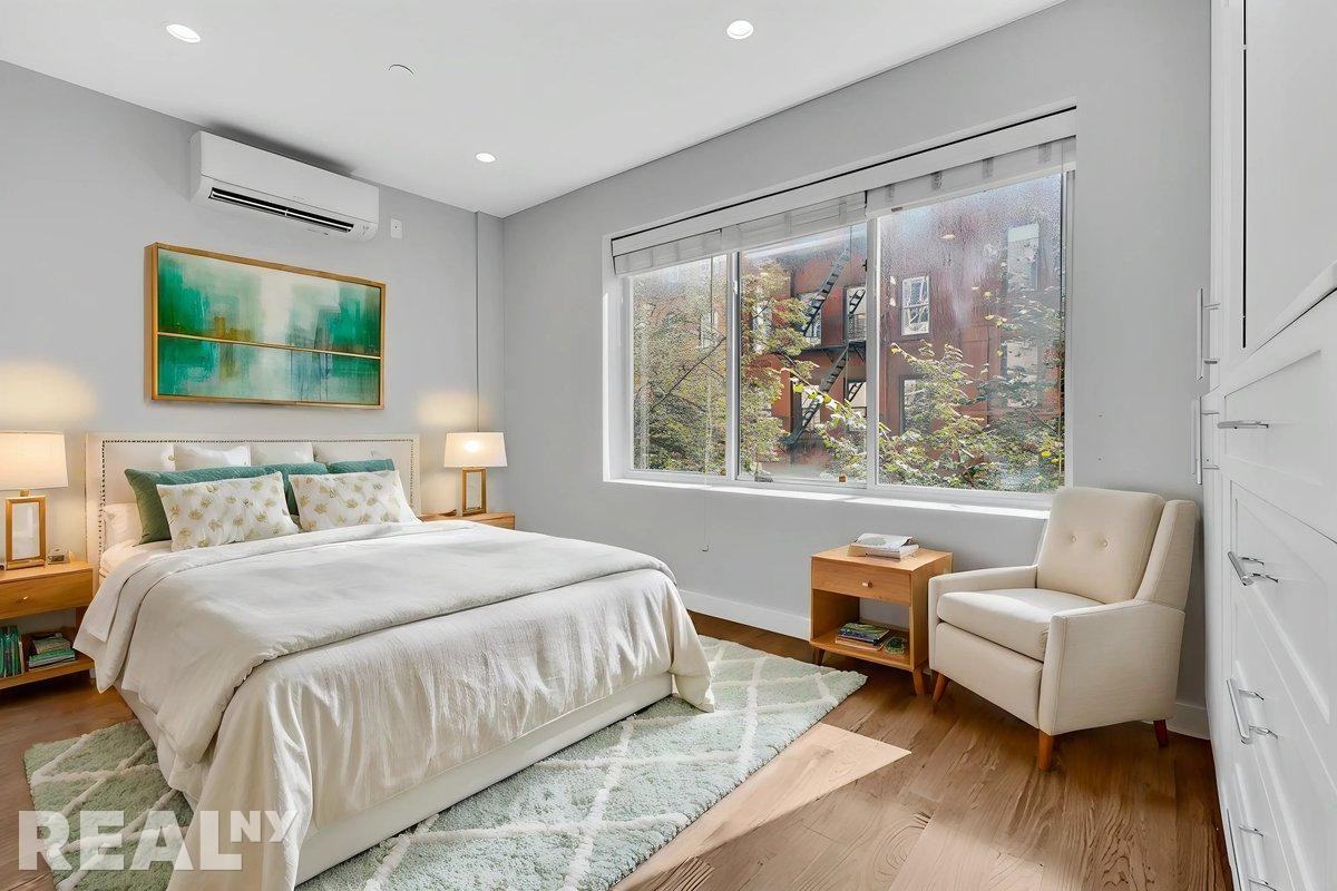 Suffolk St #6F - Photo 2 of 10