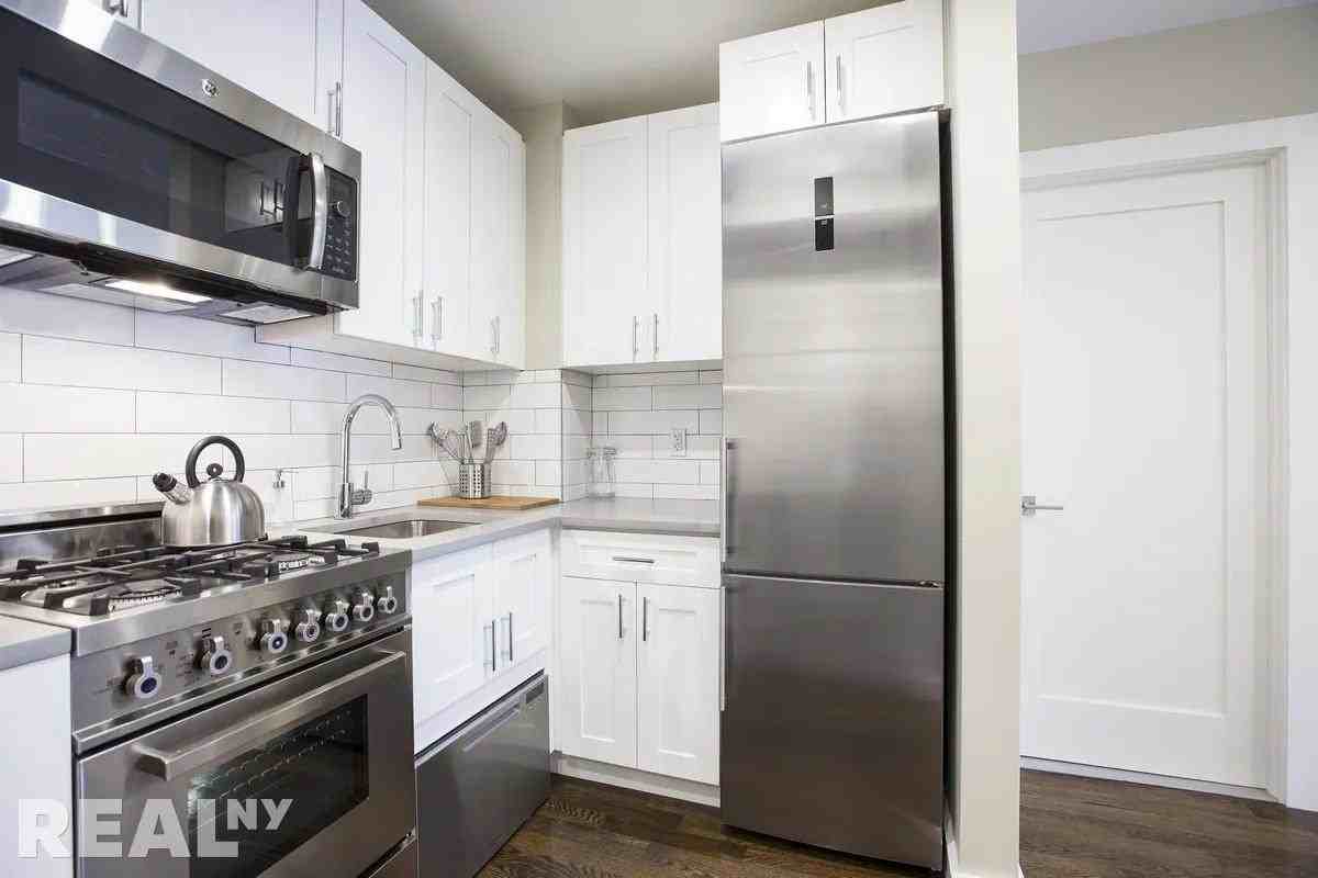 Suffolk St #6F - Photo 3 of 10