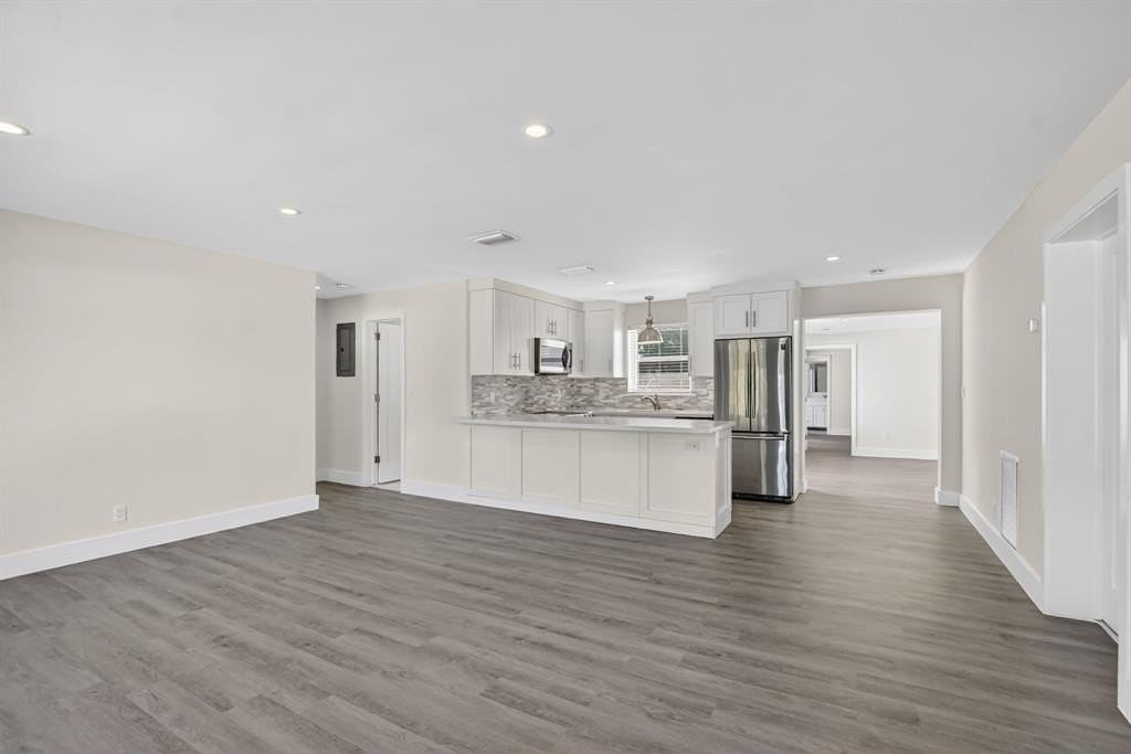 954 Se 7th St - Photo 3 of 37