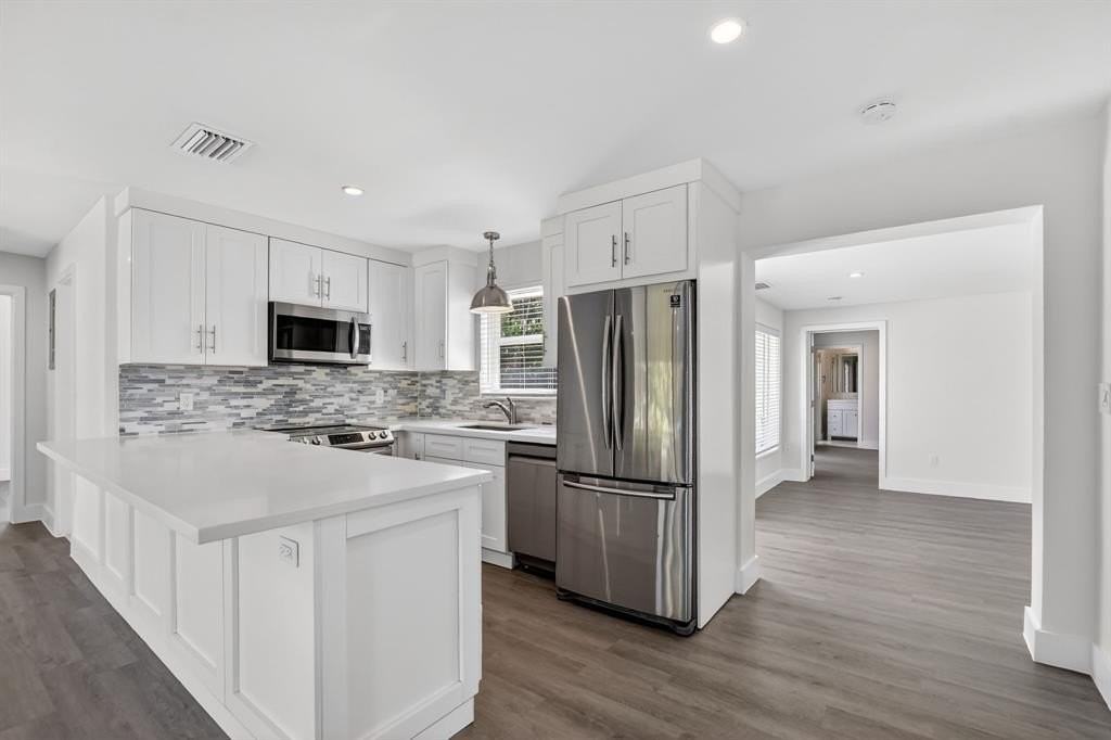 954 Se 7th St - Photo 7 of 37