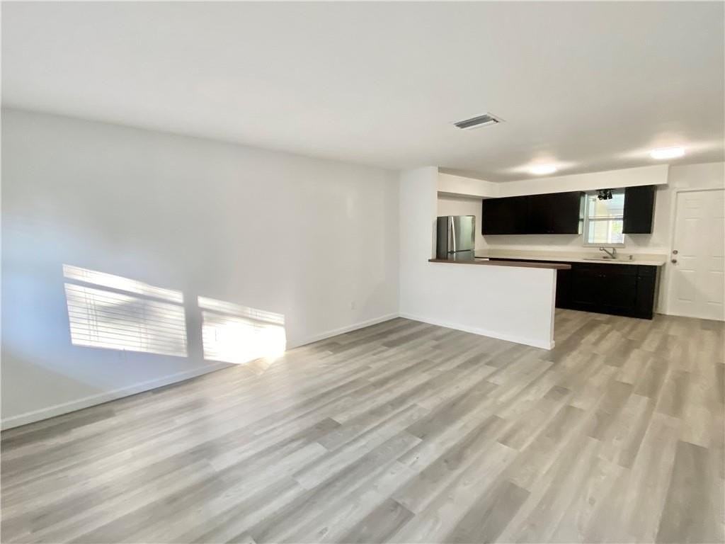 1158 Rosetta Ln - Photo 3 of 16