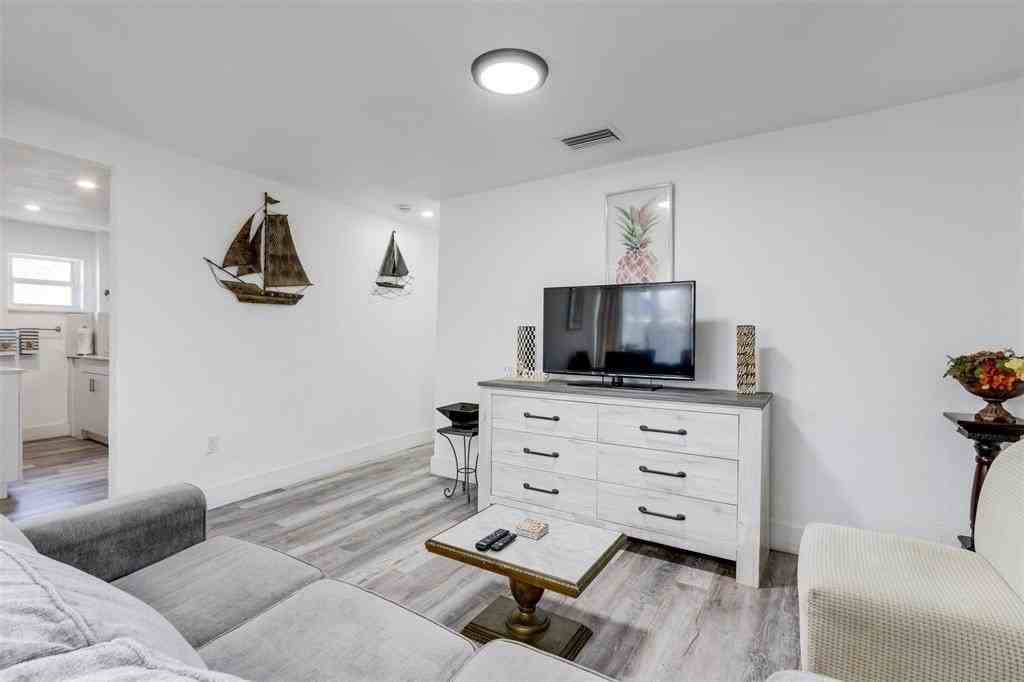 508 Nw 8th Ave - Photo 3 of 34