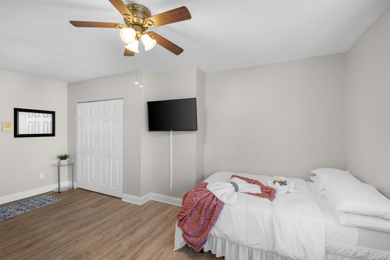 4040 Spruce St. - Photo 5 of 50