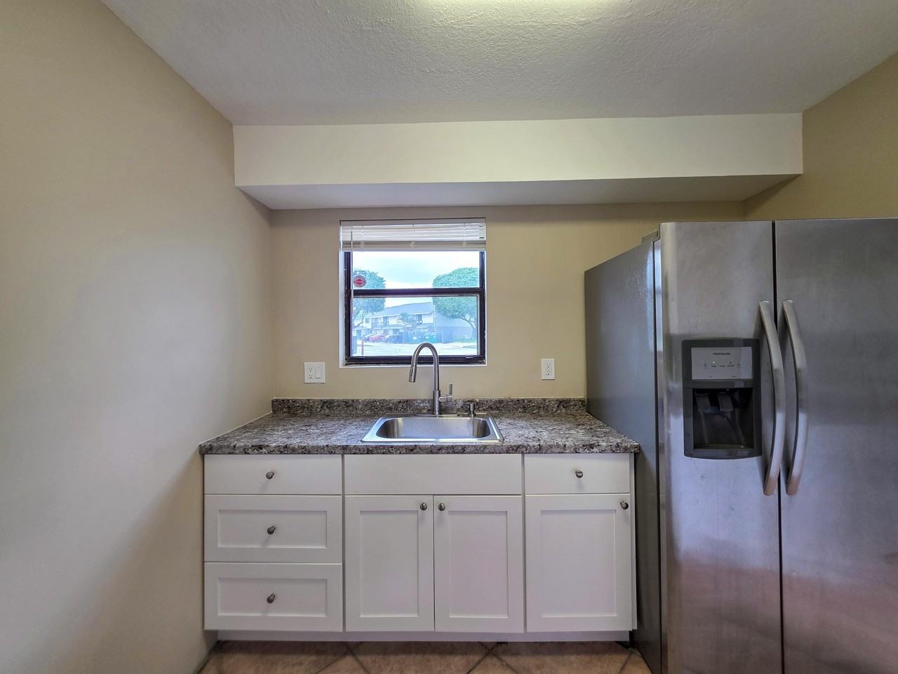 902 Riverside Dr - Photo 2 of 16