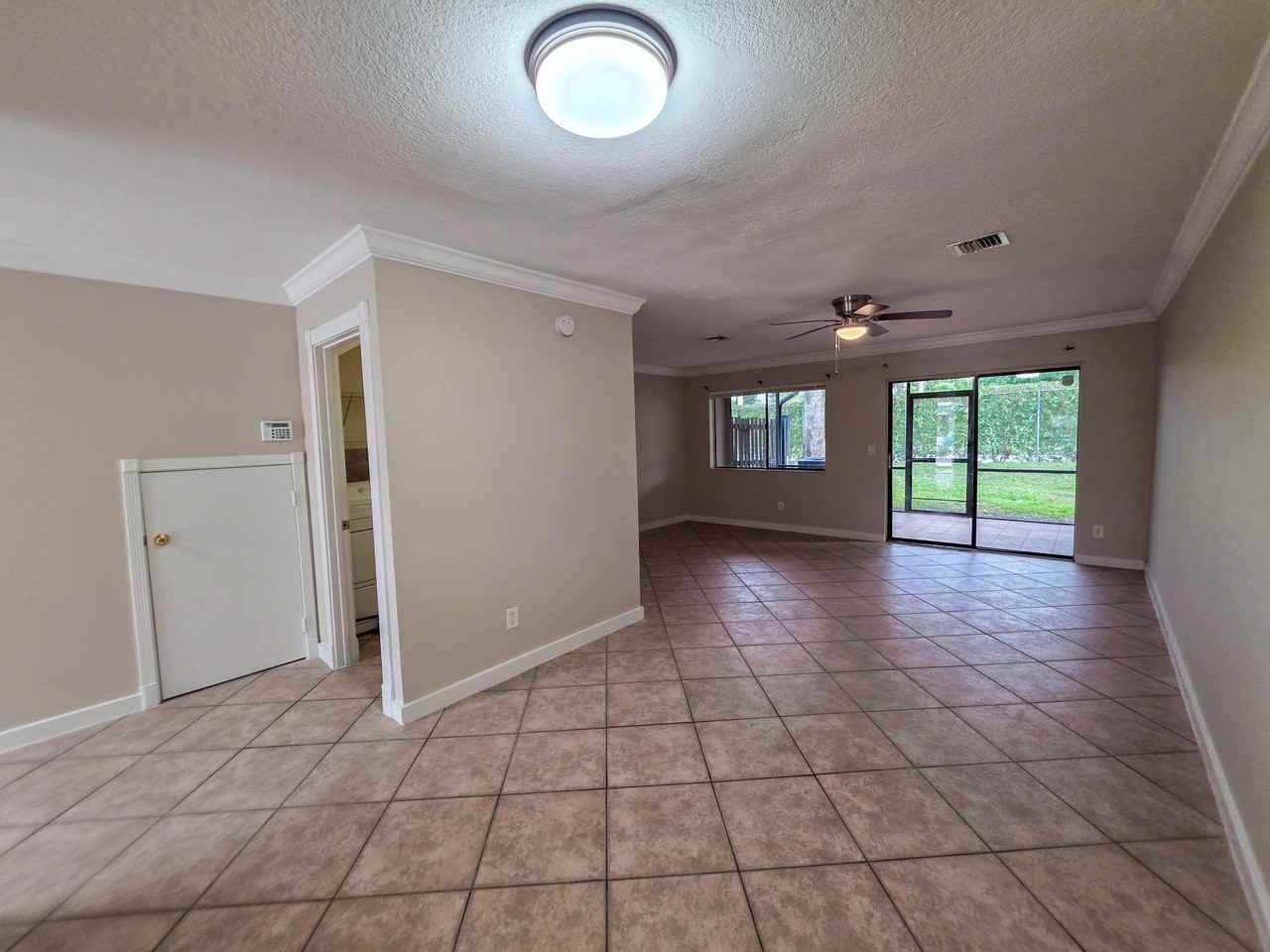 902 Riverside Dr - Photo 3 of 16