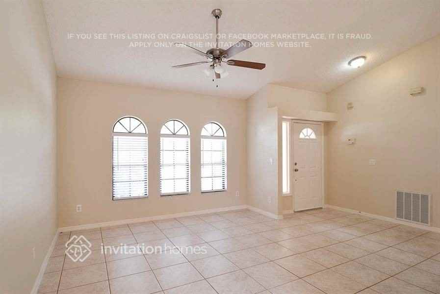 1649 Se Lorraine St - Photo 3 of 17