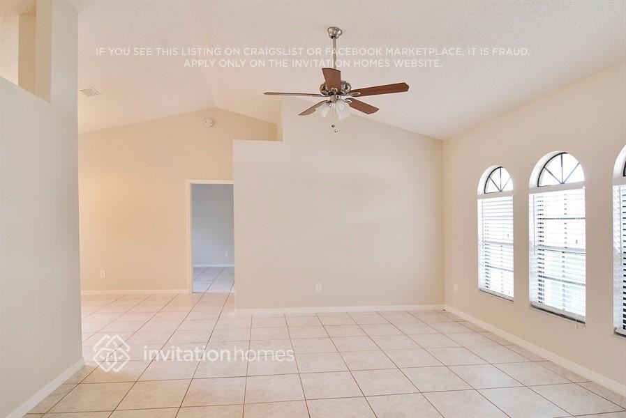 1649 Se Lorraine St - Photo 4 of 17