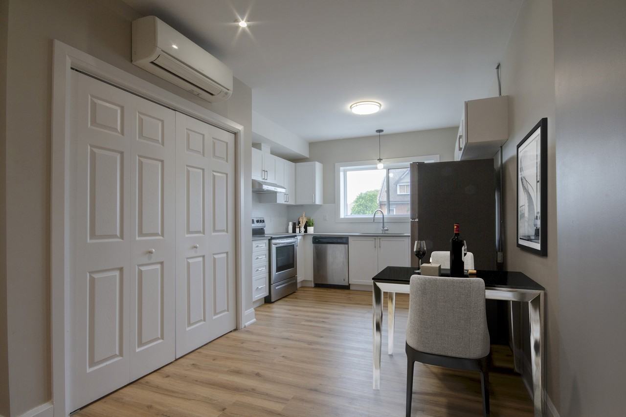 540 King St E - Photo 2 of 26