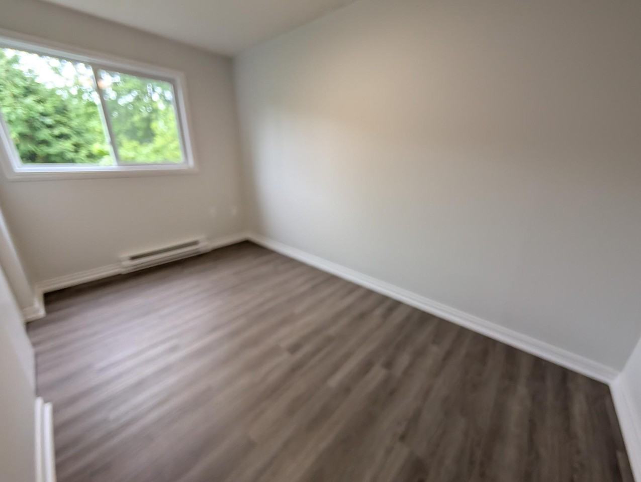 462 Henrietta Street - Photo 7 of 9