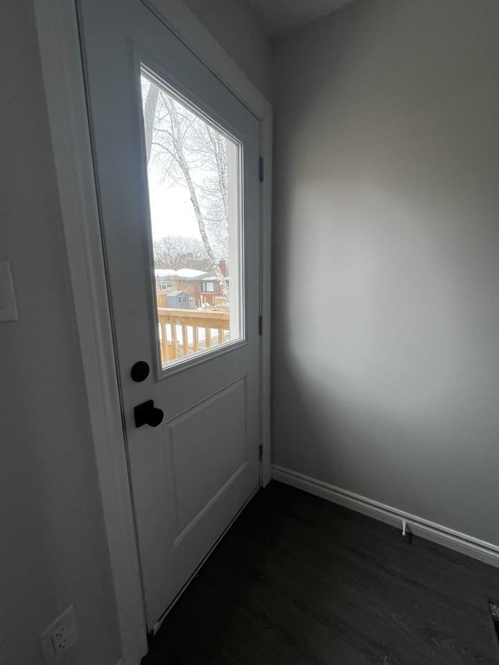 29 Roslyn Rd - Photo 3 of 24