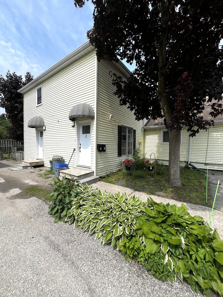 256 Dunlop St W - Photo 2 of 41