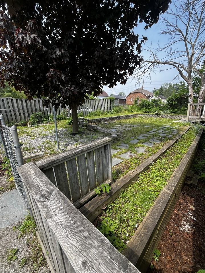 256 Dunlop St W - Photo 3 of 41