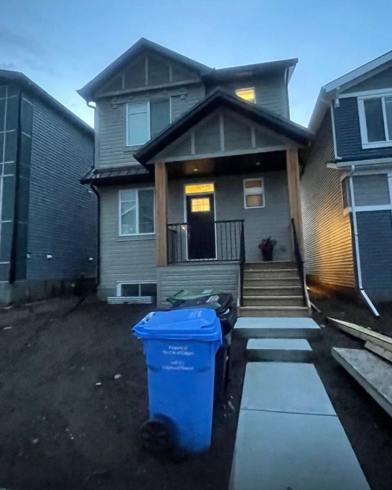 882 Livingston View NE - Photo 2 of 12