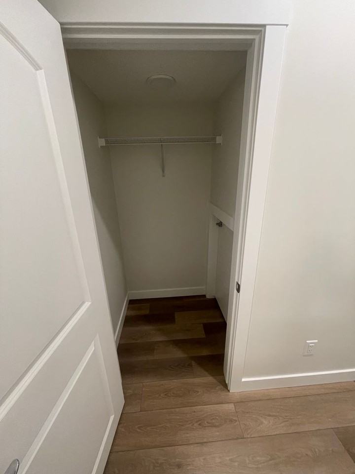 882 Livingston View NE - Photo 7 of 12