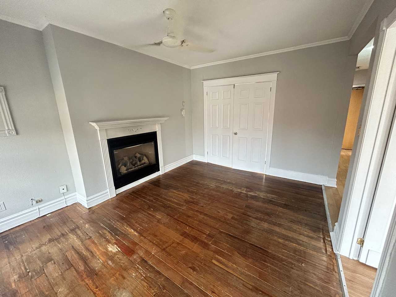 144 Locke St S - Photo 5 of 14