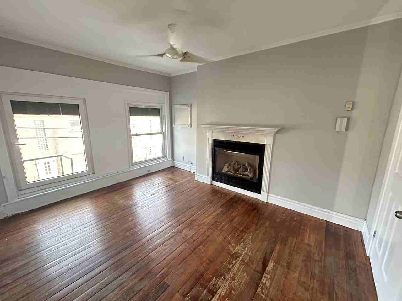 144 Locke St S - Photo 6 of 14