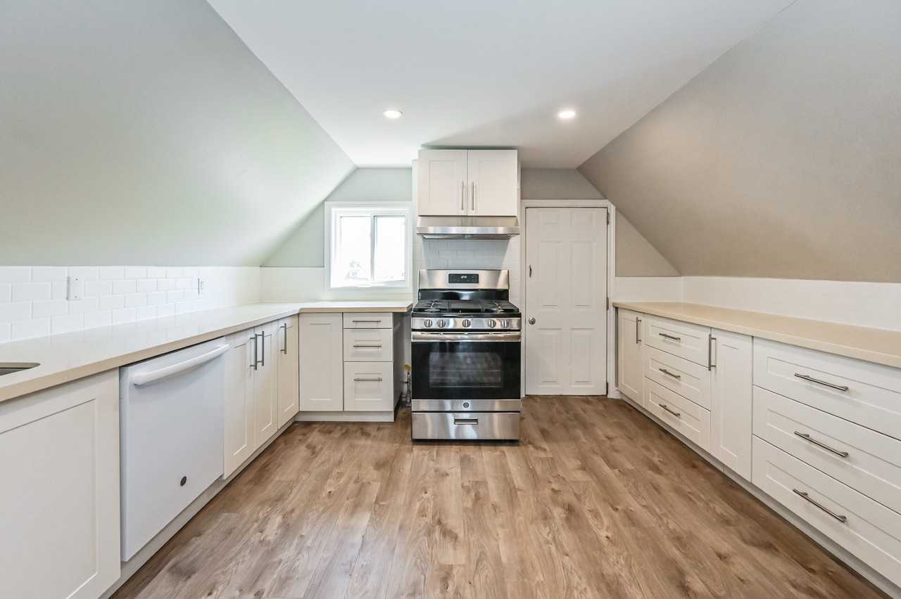 190 Lottridge St - Photo 4 of 33