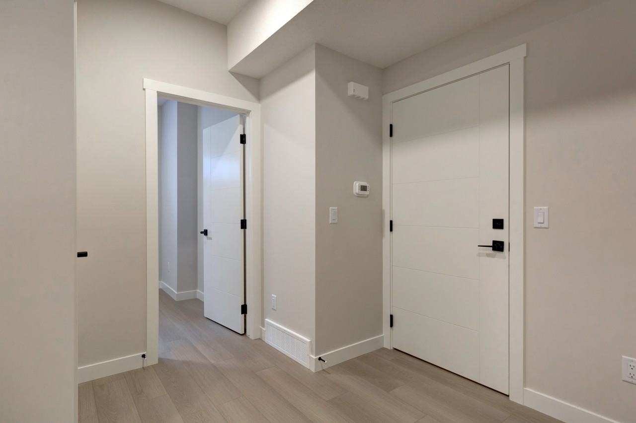 2405 4 St Ne - Photo 3 of 20