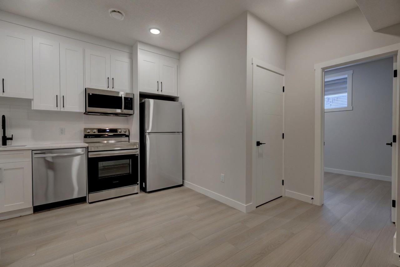 2405 4 St Ne - Photo 5 of 20