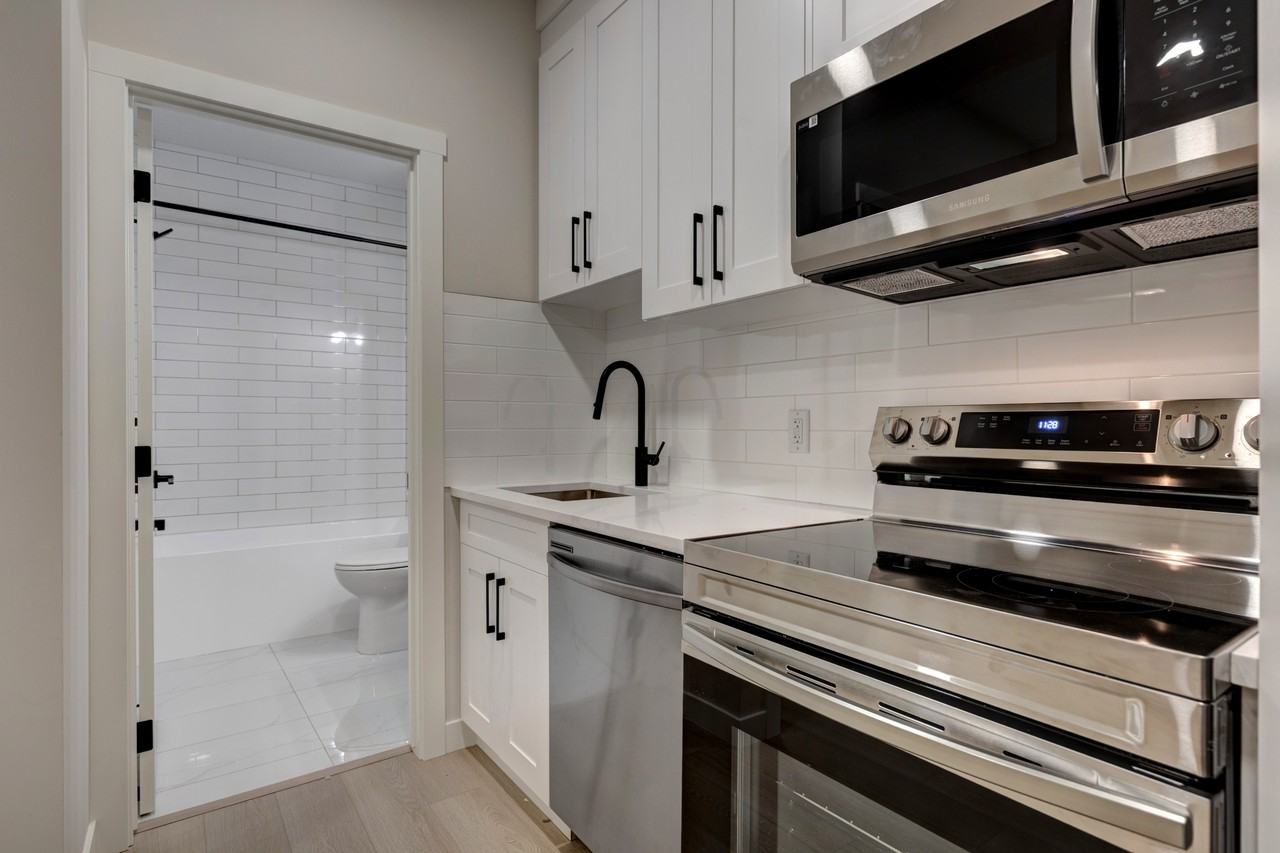 2405 4 St Ne - Photo 6 of 20