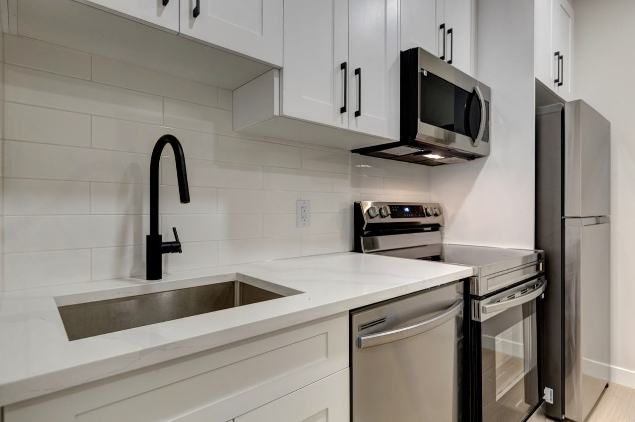 2405 4 St Ne - Photo 7 of 20