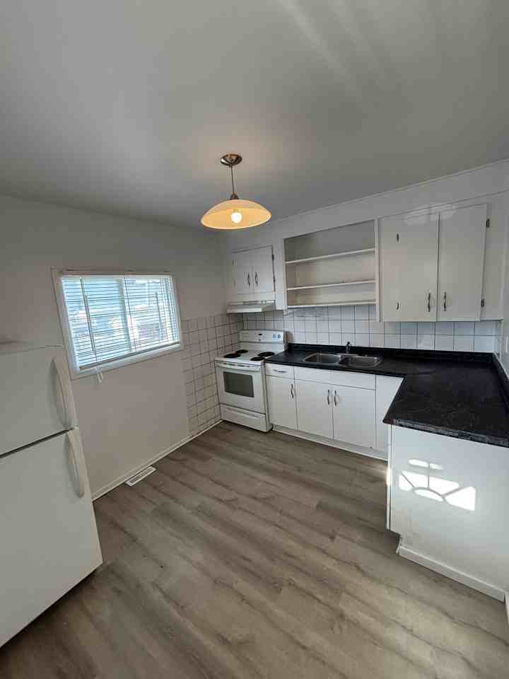 744 Elgin Ave - Photo 7 of 27
